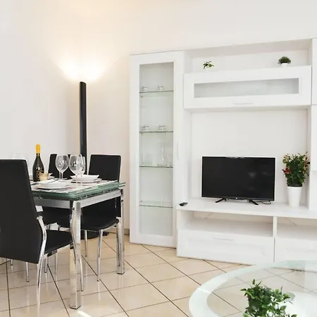 Central City Suite Apartment Апартаменты